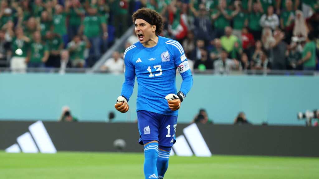 Salernitana será el quinto club europeo en el que juega Guillermo Ochoa.