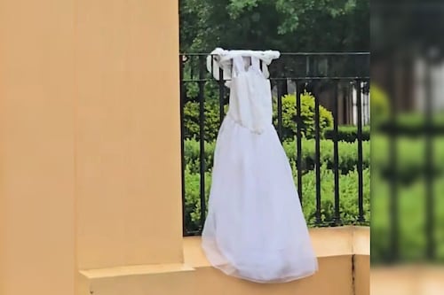 El misterio del vestido de novia en iglesia de Montemorelos