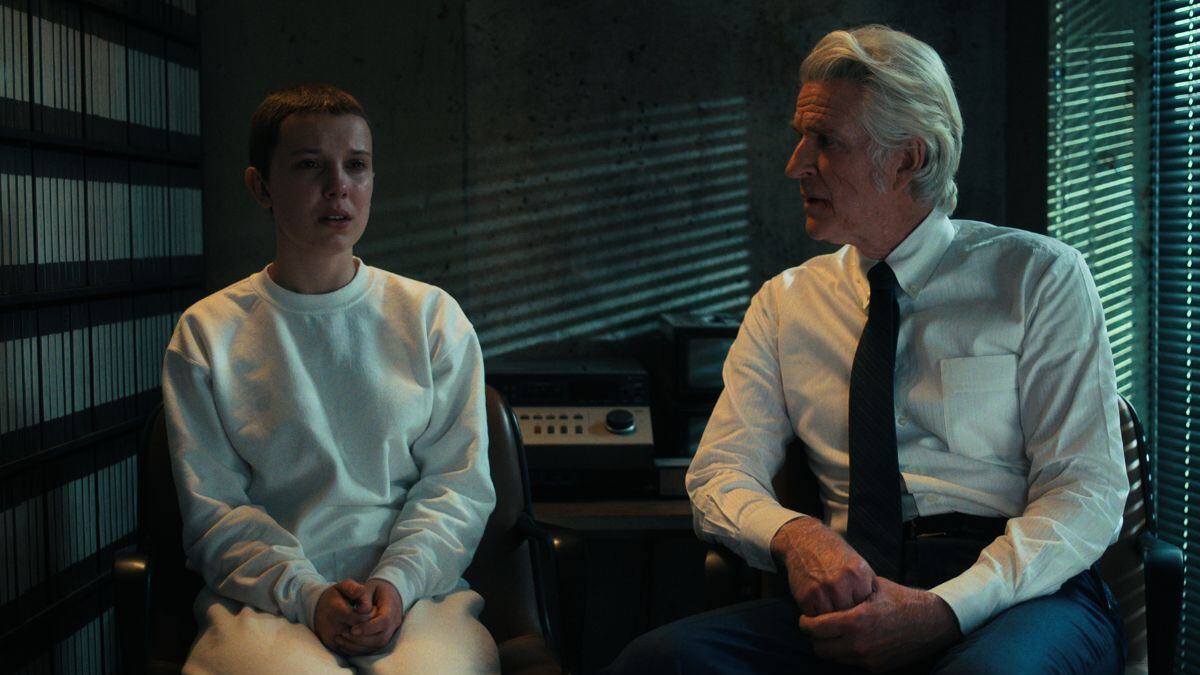 Matthew Modine y Millie Bobby Brown son parte de Stranger Things.