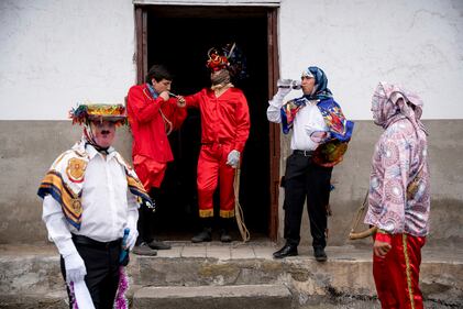 Diablos salen a la calle en Ecuador para dar la bienvenida a 2024