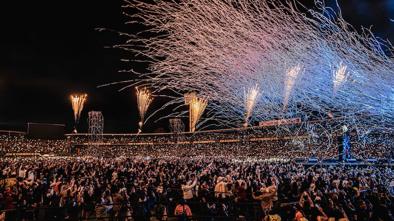 El artista colombiano hizo historia como el primer cantante de música regional popular en llenar el estadio El Campín, donde onvoó a 45 mil personas