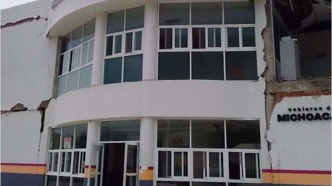 Gobierno de Michoacán sigue evaluando daños tras sismo de 7.4 grados.