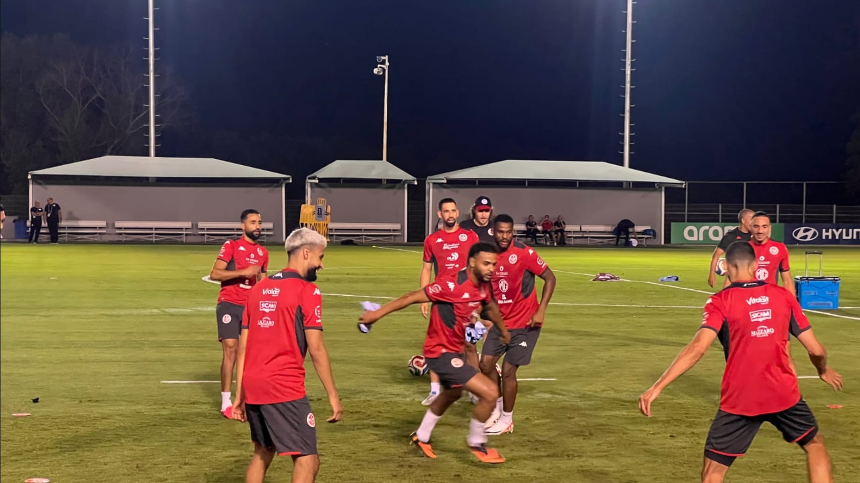 La Selección de Futbol de Túnez saltó a la cancha del Centro de Entrenamiento de Rayados en El Barrial