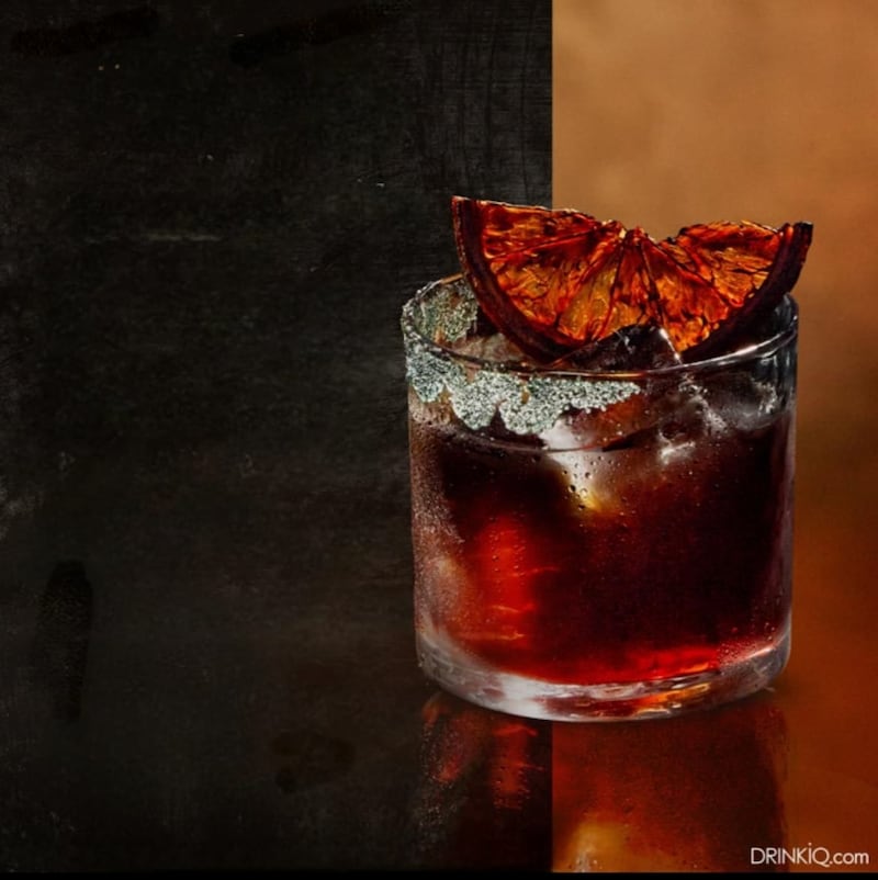 En la Roma Norte, la taquería distinguida por la Guía Michelin presenta un menú exclusivo donde el trompo negro fuego y la Paloma Negra se fusionan con la sofisticación del tequila más distintivo de la casa Don Julio
