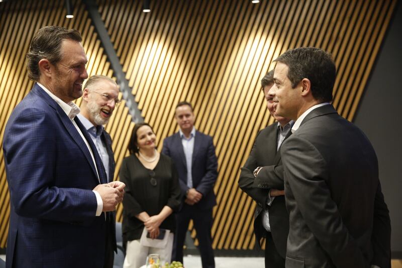 Mauricio Kuri visita oficinas de Microsoft México