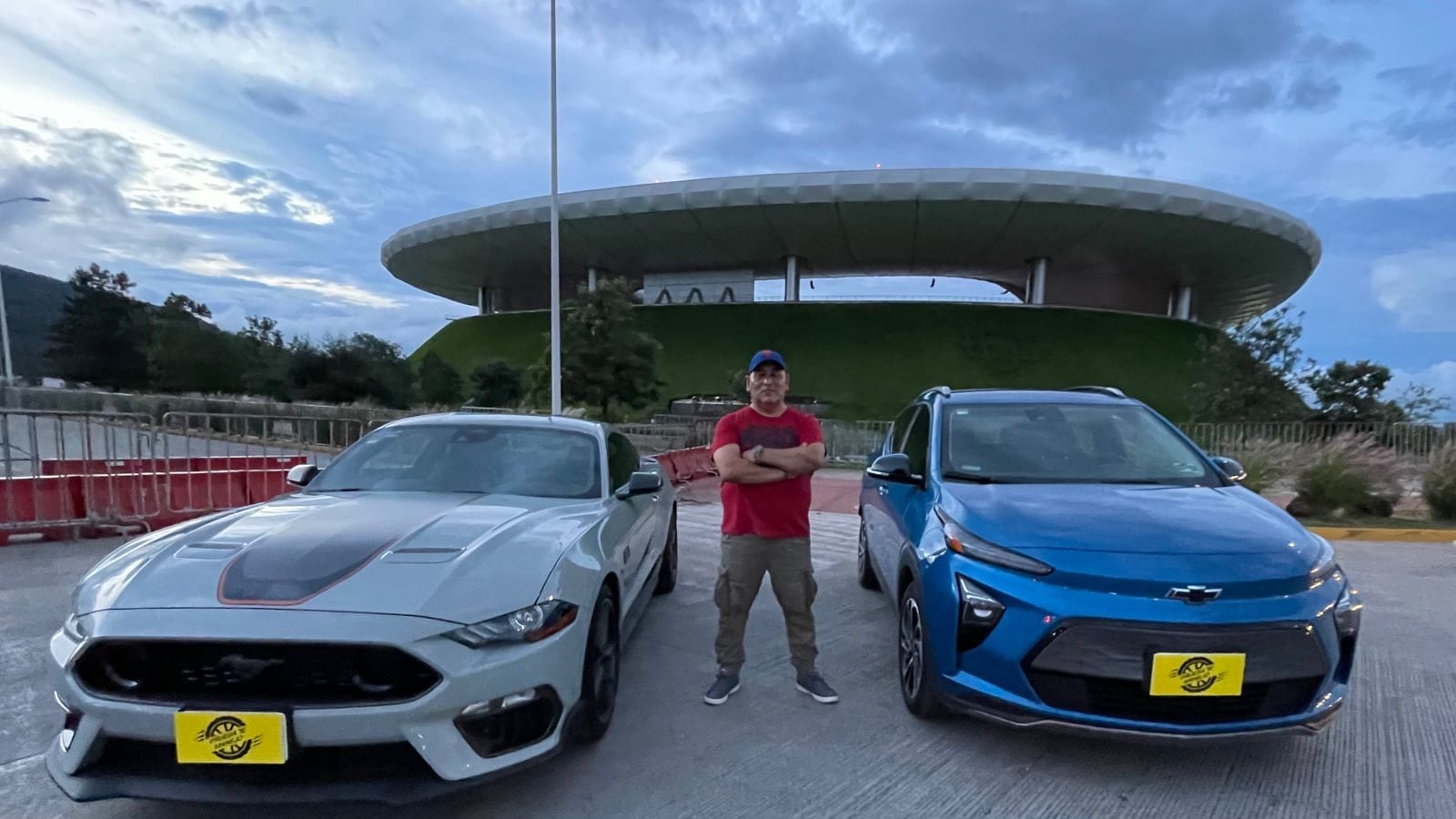 Ford Mustang Mach 1 vs Chevrolet Bolt EUV, Raúl Curiel