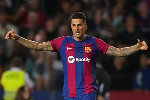 Barcelona consigue la victoria con una remontada en ocho minutos