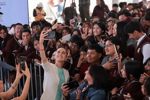 Sheinbaum señala que habrá más mujeres en los libros de texto