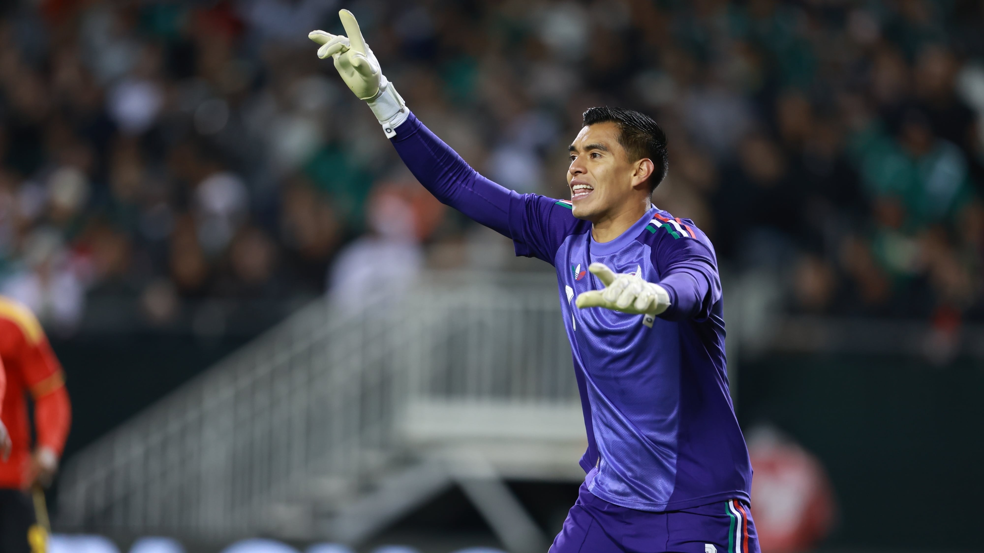 Tala Rangel se iría de Chivas después del Mundial.