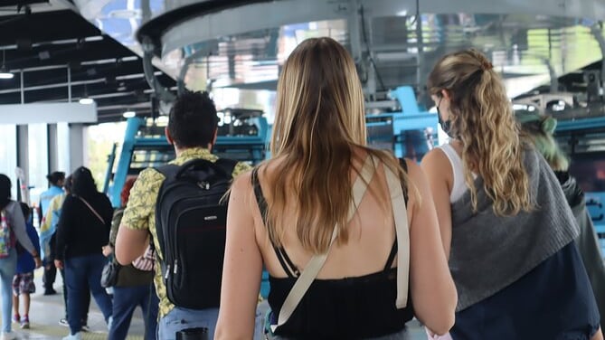 Gentrificación en el Cablebús: agencias de viaje cobran casi mil pesos por tours en Iztapalapa