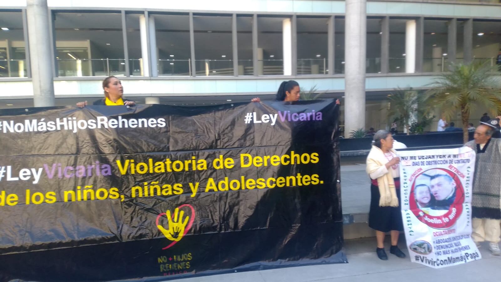 Esta mañana los colectivos se manifestaron contra la reforma en la Ciudad Judicial.