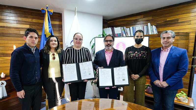 Autoridades locales y federales firmaron convenio.