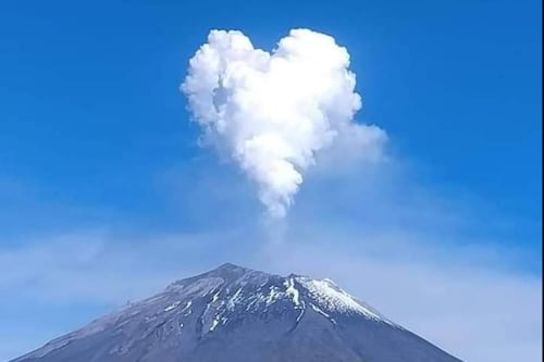 ¿Popocatépetl enamorado? Volcán despierta con un corazón de humo e intensa actividad