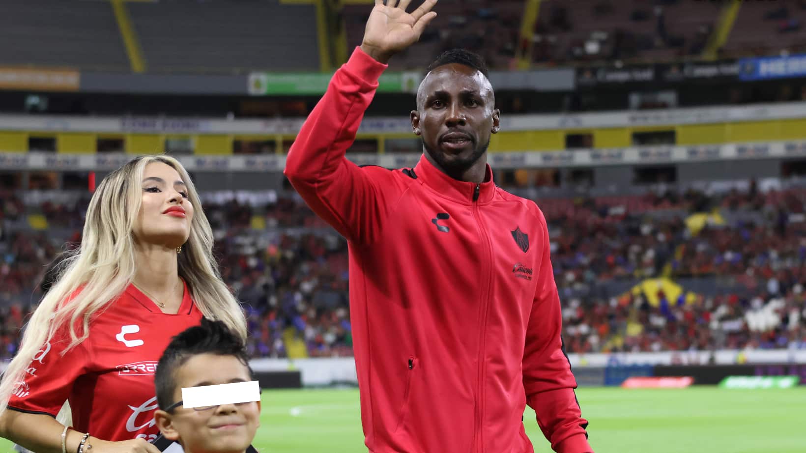 Julián Quiñones no contuvo las lágrimas en su despedida del Atlas.