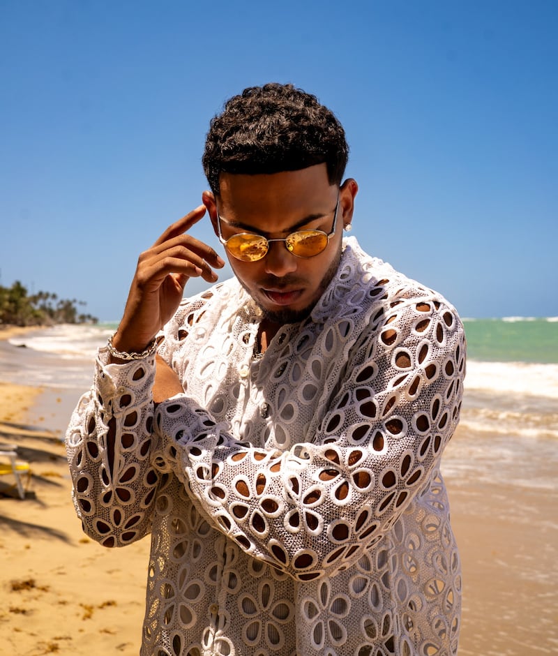 Myke Towers presenta el proyecto más personal de su carrera con ‘Island Boyz’