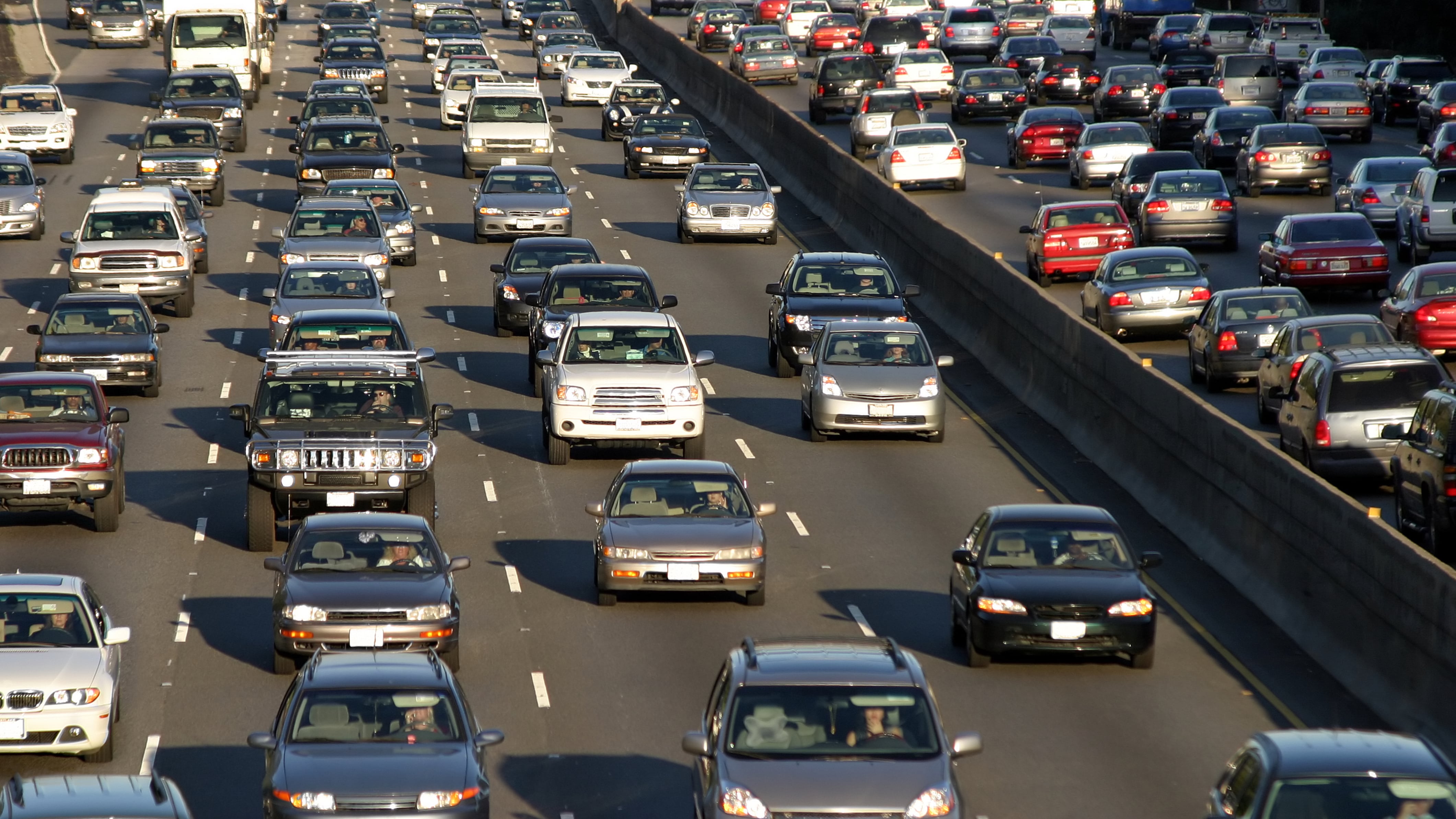 Más de 700 mil vehículos ya tienen placas nuevas, pero falta la mitad.