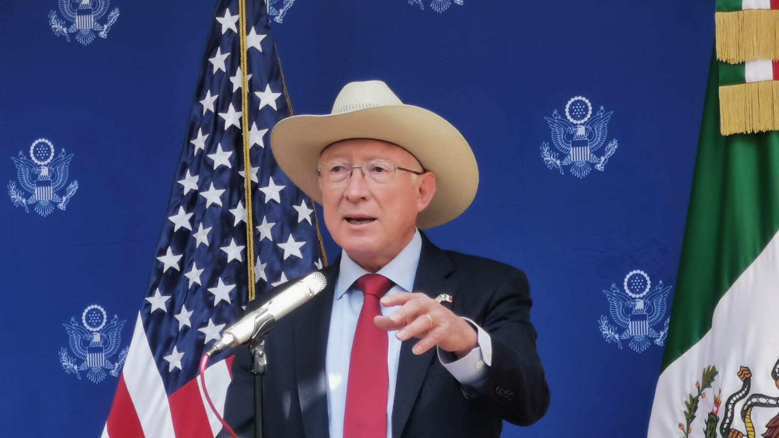 Fentanilo, tráfico de personas y cárteles; prioridades en seguridad: Ken Salazar