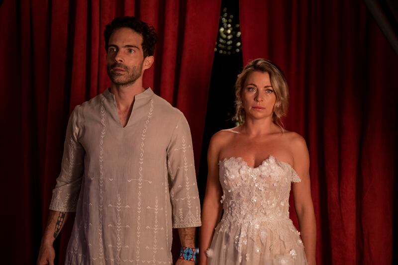 Ludwika Paleta y Osvaldo Benavides estrenan Noche bodas,