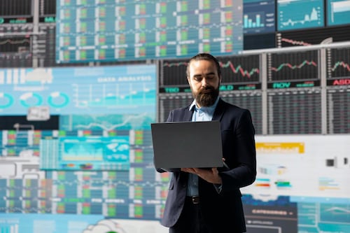 Aerolínea celebra su regreso a la Bolsa Mexicana de Valores