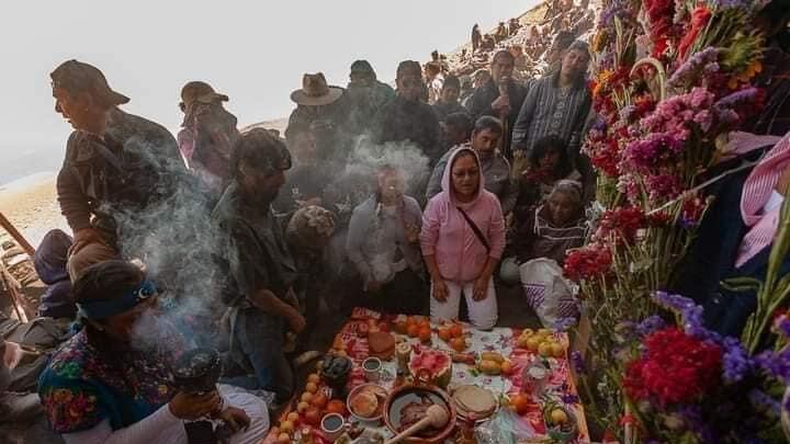 En las últimas horas se han viralizado distintas historias que en conjunto apuntan a que el Popocatépetl está enojado, molesto y “nos está castigando”.