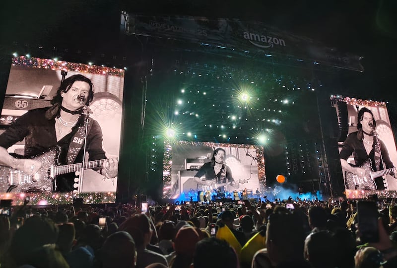 Capturar la emoción de un festival nunca fue tan fácil. Probamos el Vivo V50 durante el Vive Latino 2025 y aquí te contamos cómo sus funciones avanzadas hicieron la diferencia en cada toma junto con otras recomendaciones