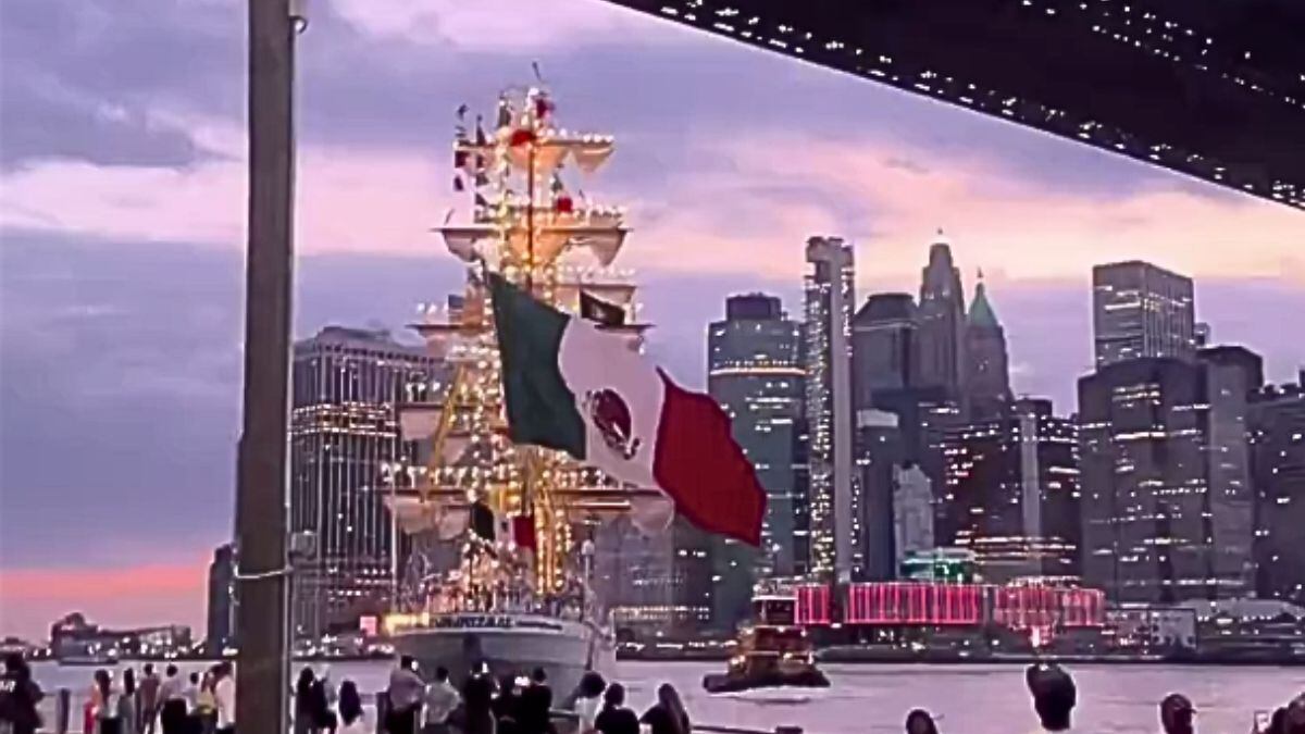 Regresan con luto a México marinos del Buque Cuauhtémoc tras accidente en Brooklyn