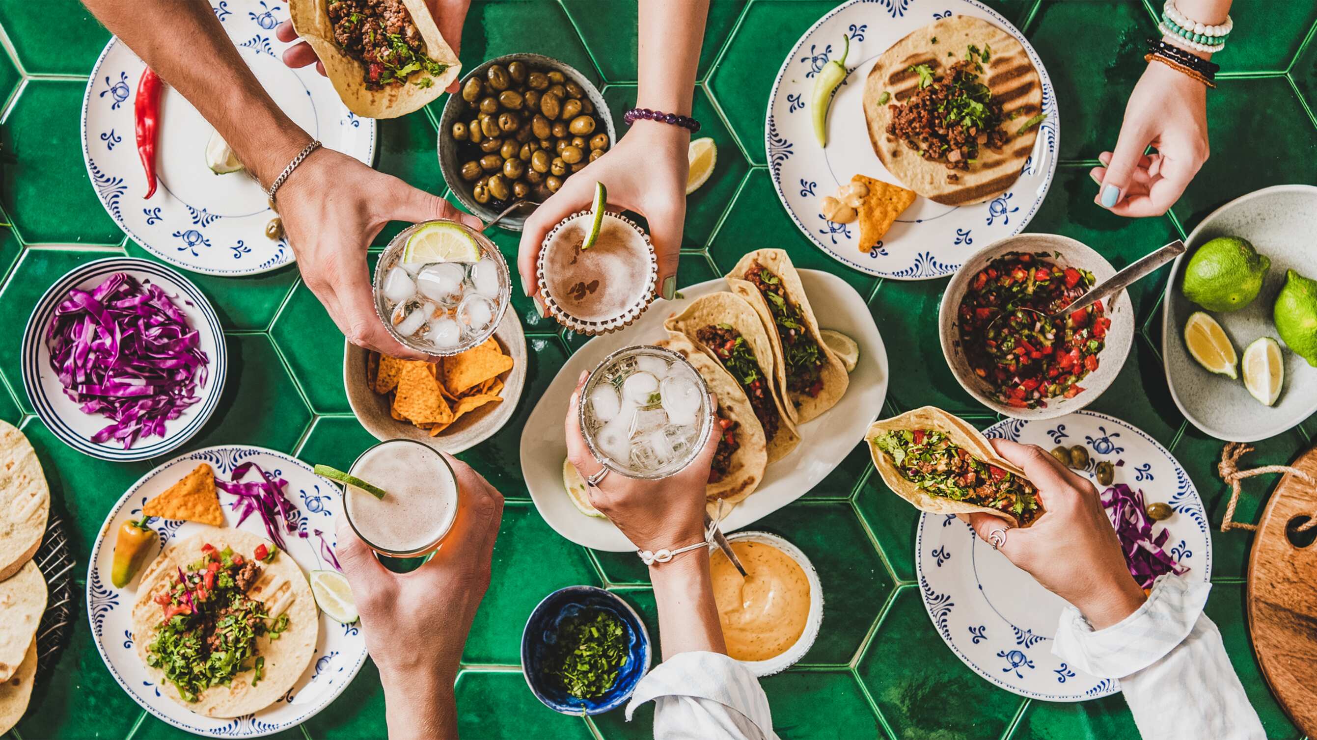 Durante todo el mes de marzo podrás disfrutar de las mejores ofertas en combos y experiencias de los mejores restaurantes del país, desde la comodidad de tu hogar.