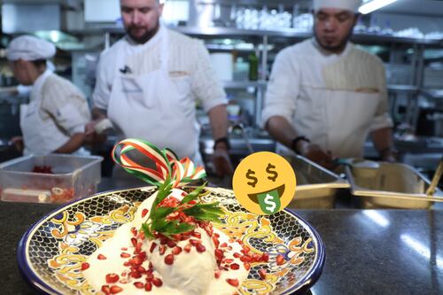 ¡Barato! Chile en nogada a 700 pesos: familias gastan hasta 10 días de salario