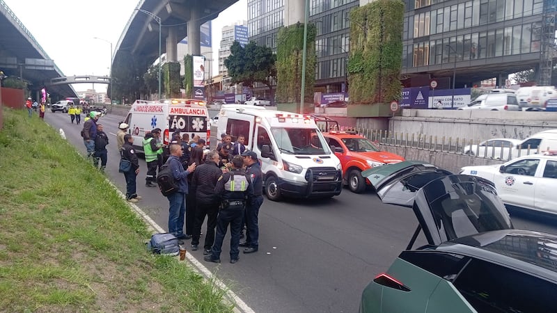 ¡Iban tres hombres en la moto! Tragedia en Periférico Sur deja un muerto y dos heridos