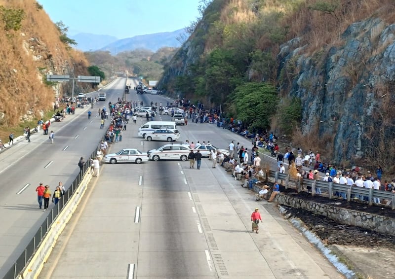 Bloqueo Autopista El Sol