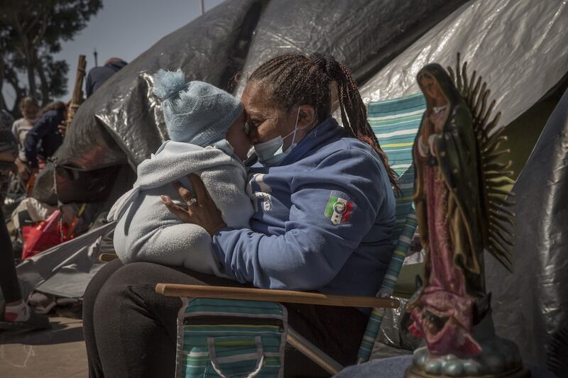 Estados Unidos: Regresa 'Quédate en México'; bloquea paso de migrantes