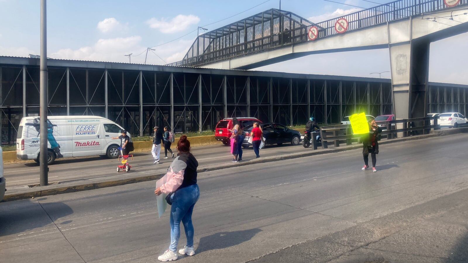 Circuito Interior: bloqueo de vialidad previo a salida de Joe Bien