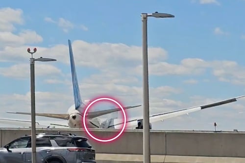 Filtran video de avión chocando contra camión durante aterrizaje