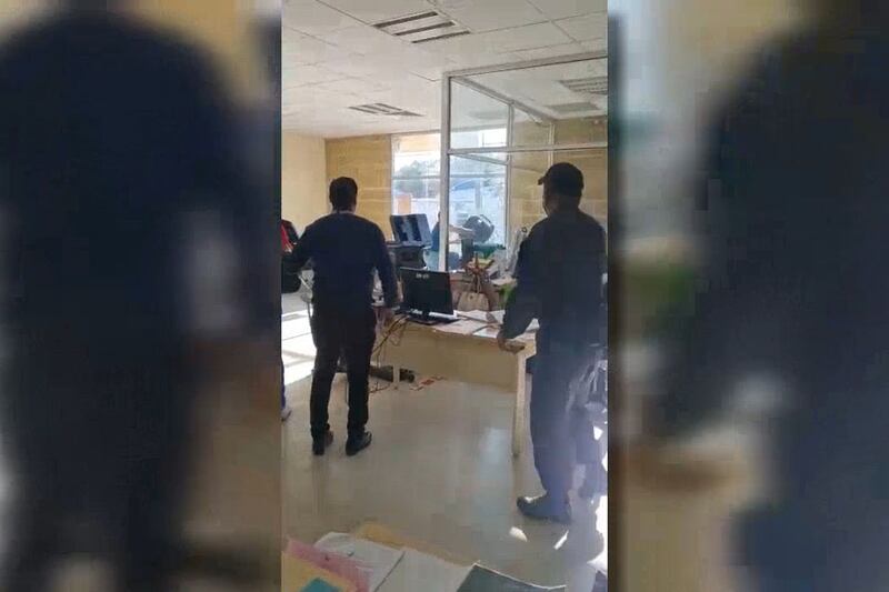 El individuo fue detenido poco después de su intento de escape.