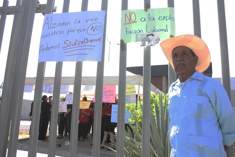 Burócratas y campesinos coinciden en protestas.