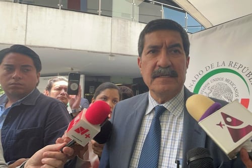 #PolíticaConfidencial: A Corral ya no le mandan citatorios… ahora le dejan coronas fúnebres y mensajes en la pared