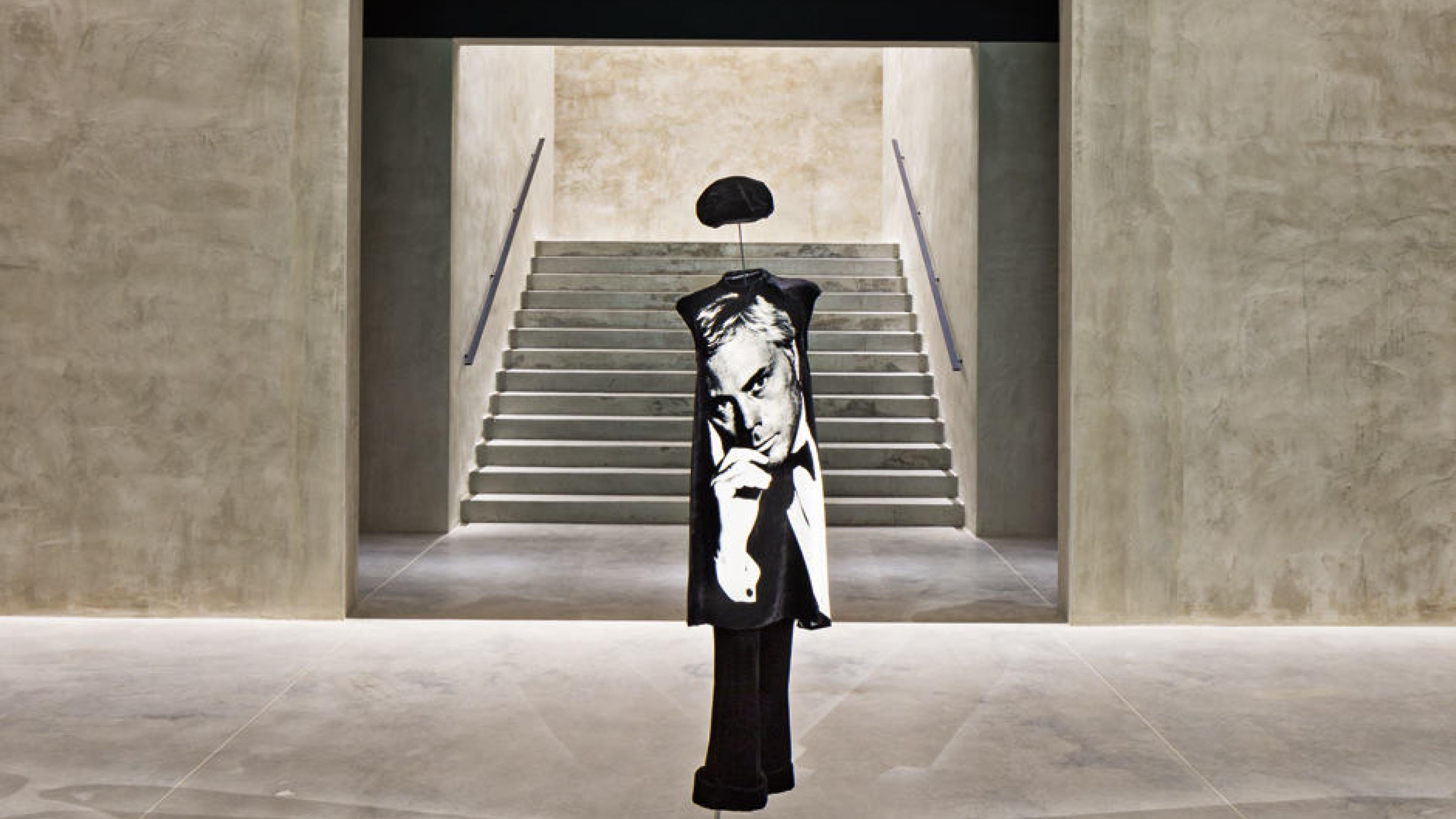 El mundo despide a Giorgio Armani, símbolo del estilo italiano y referente global de la moda.