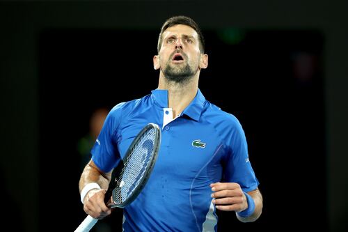 “Ven y dímelo a la cara”: Novak Djokovic se encara con aficionado en pleno partido del Australia Open
