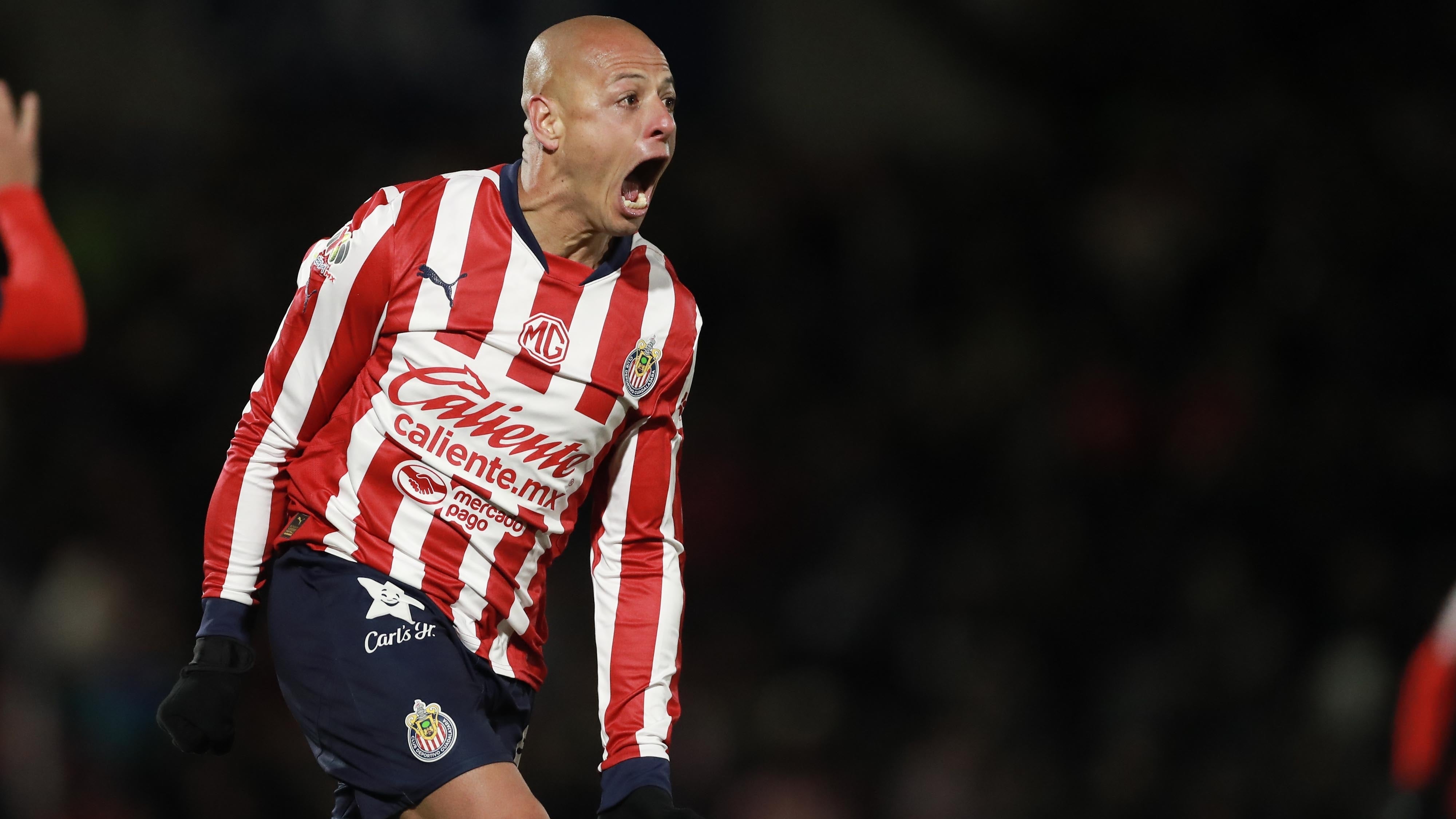 Chicharito saldría de Chivas en verano.