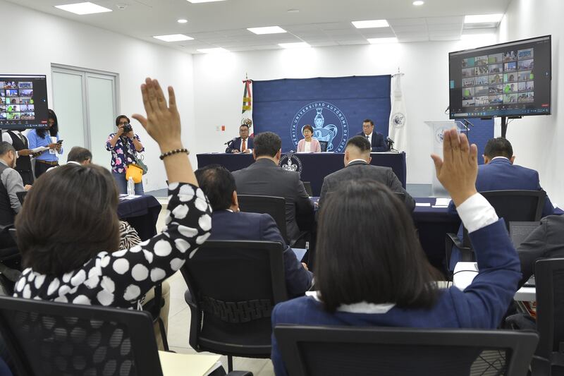 Celebra la Rectora María Lilia Cedillo Ramírez la pertinencia social de estos programas aprobados por Consejo Universitario