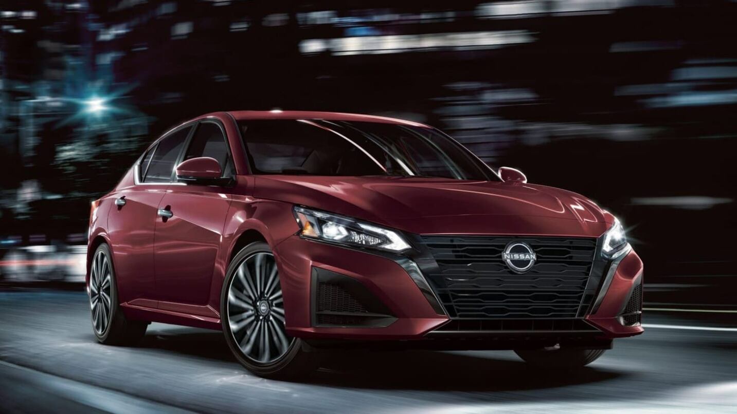 Nissan Mexicana anuncia la venta de Altima y Versa