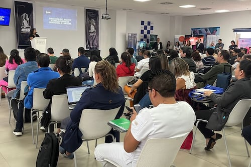 Productividad laboral de mujeres en México es menor pese a capacitación, revela estudio