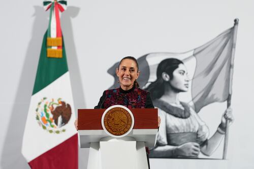 Sheinbaum aclara qué pasará con los boletos de Mexicana de Aviación tras la cancelación de rutas