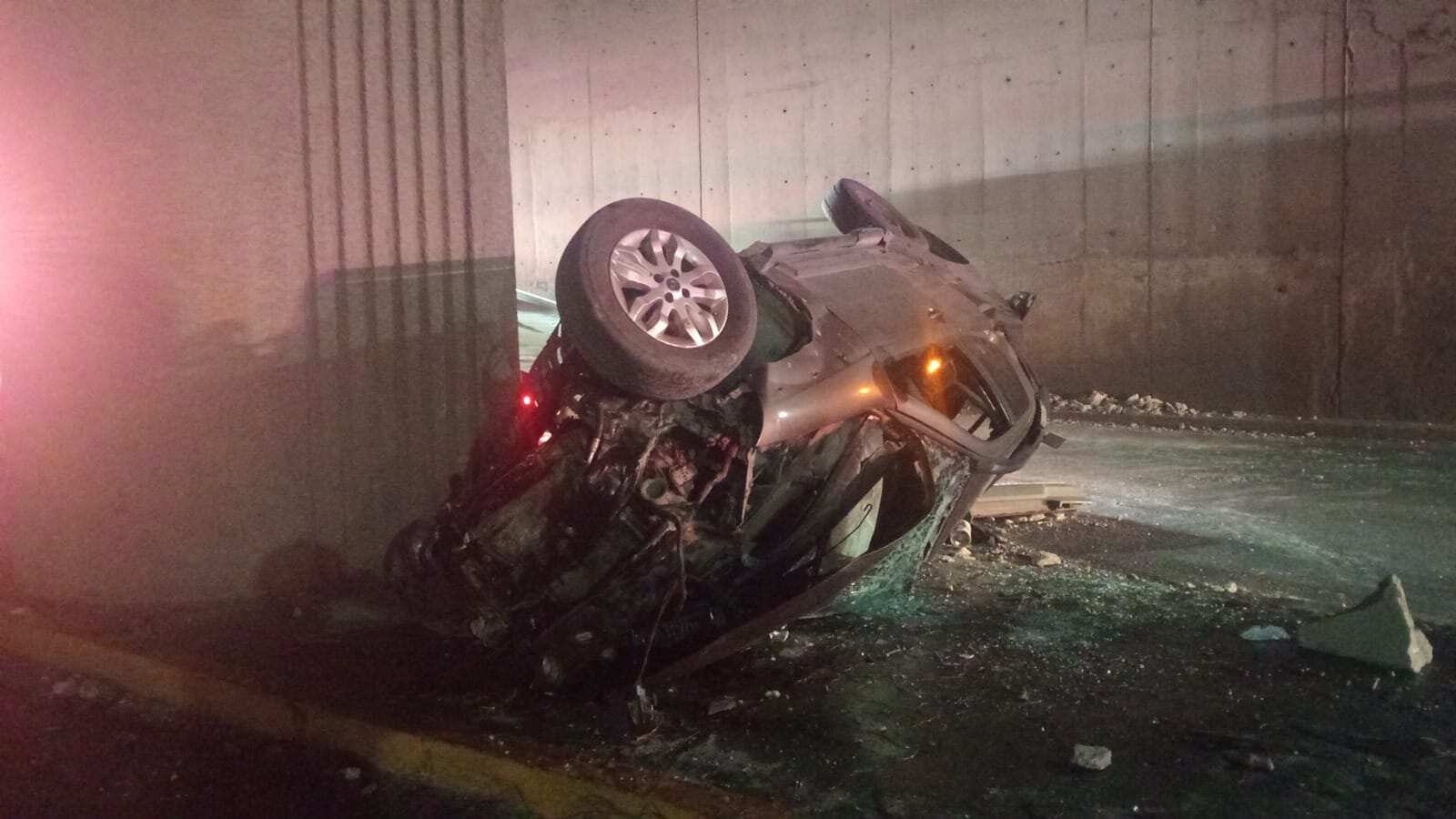 La camioneta quedó prácticamente destrozada.