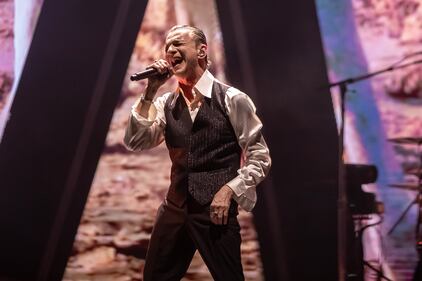 David Gahan, Martin Lee Gore y Andrew John Fletcher contagiaron a sus fanáticos con la energía de su gira ‘Memento Mori World Tour’, en la cual sorprendieron con temas como “Enjoy The Silence”, “Walking On My Shoes”, entre otros.