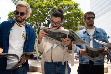 Morat reparte Publimetro en calles de CDMX