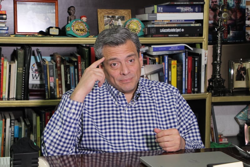 “El boxeo no es un juego. Es un deporte que exige respeto absoluto porque una mala decisión puede costar una vida.” — Mauricio Sulaimán