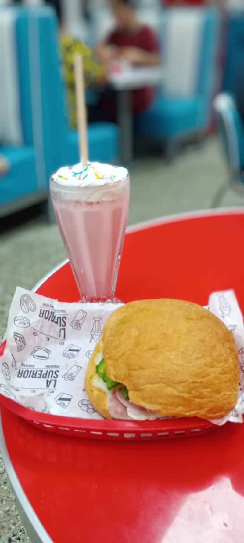 La especialidad son las malteadas sabores fresa, vainilla y chocolate, además de la sabor marranito.