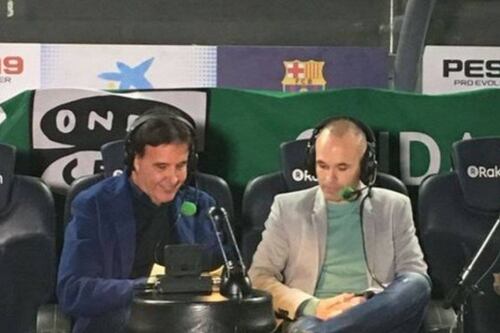 VIDEO: Se derrumba grada durante entrevista a Iniesta y deja 11 heridos