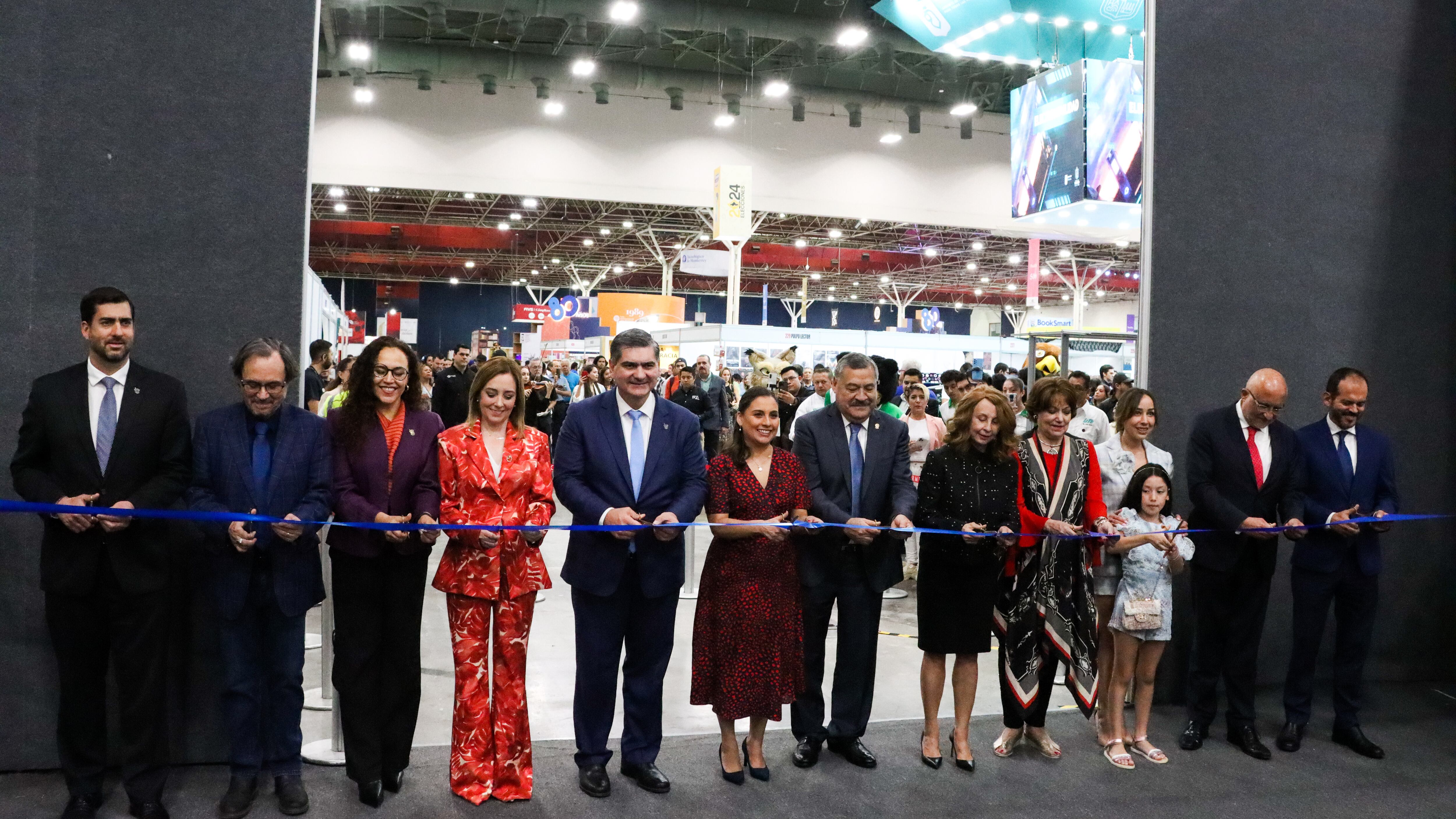 Autoridades del Tec y de la UANL participaron en la ceremonia de apertura.